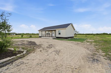 New construction Single-Family house 183 Las Fincas Dr, Hondo, TX 78861 - image