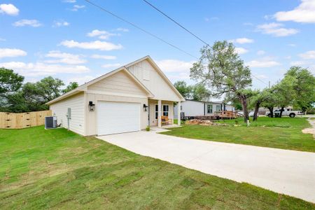 New construction Single-Family house 803 Arrowhead Ct, Granbury, TX 76048 - image