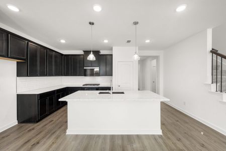 New construction Single-Family house Sealy, TX 77474 plan Ironwood II Hunters Crossing 60s - image 4