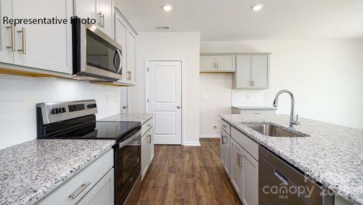 New construction Single-Family house 2054 10Th St Se, Hickory, NC 28602 plan Aisle - image