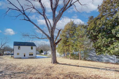 New construction Single-Family house 710 N Cedar St, Lincolnton, NC 28092 null- photo 27 27