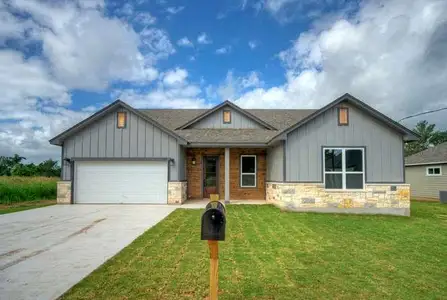 New construction Single-Family house 139 Waimanalo Dr, Bastrop, TX 78602 - image