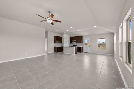 New construction Single-Family house 109 Pendleton Cv, Floresville, TX 78114 Ellsworth- photo 11 11