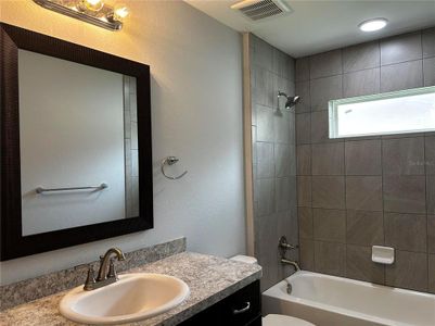 Guest Bath with Tub/Shower