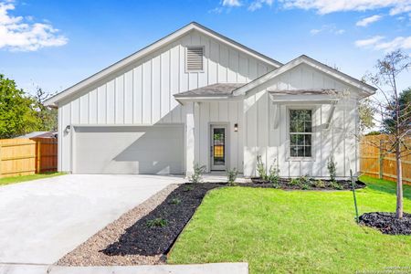 New construction Single-Family house 1623 N Bowie St, Seguin, TX 78155 - photo 0