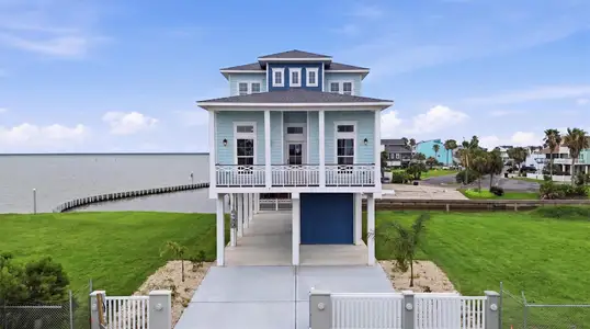 New construction Single-Family house 107 Gulf Dr, Tiki Island, TX 77554 - image