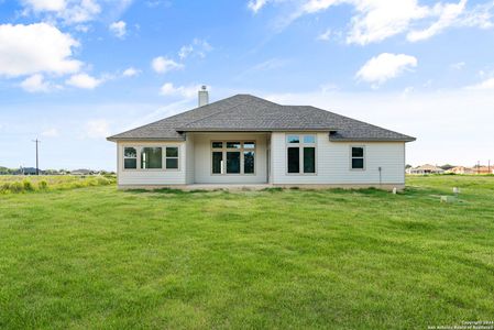 New construction Single-Family house 129 Pradera Ridge Dr, Floresville, TX 78114 - photo 17 17