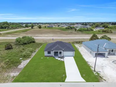 New construction Single-Family house 9035 W Broad Cir, Labelle, FL 33935 - image