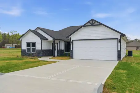 New construction Single-Family house 44 Meadow Lake Dr, Trinity, TX 75862 - image