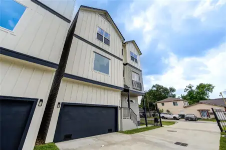 New construction Townhouse house 2310 Reinerman St, Houston, TX 77007 null- photo 0