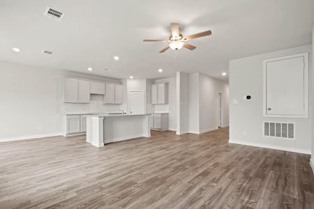 New construction Single-Family house 13318 Carpenter Pl, Mont Belvieu, TX 77535 - image 8