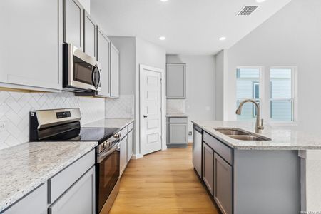 New construction Single-Family house 2902 Haffner Rd, Converse, TX 78109 plan Birch - image 12