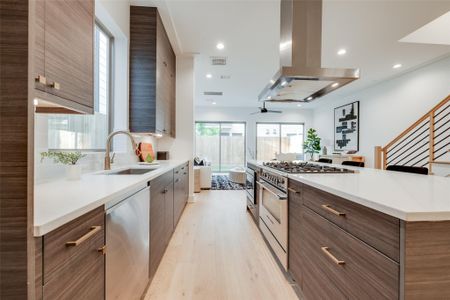 New construction Single-Family house 1312 Castle Ct, Unit A, Houston, TX 77006 - image 12