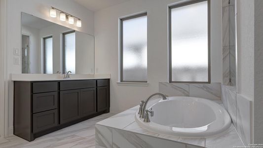New construction Single-Family house 9933 Paladin Rdg, San Antonio, TX 78254 plan 2169W - image 6
