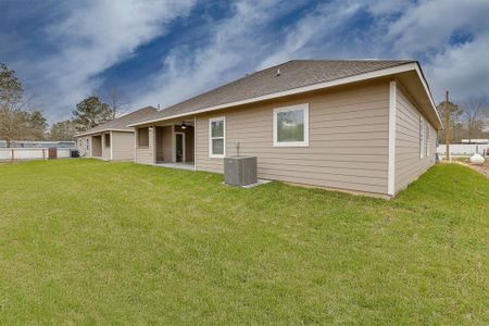 Huge backyard with endless possibilities, offering ample space for outdoor activities, gardening, or creating your dream retreat.