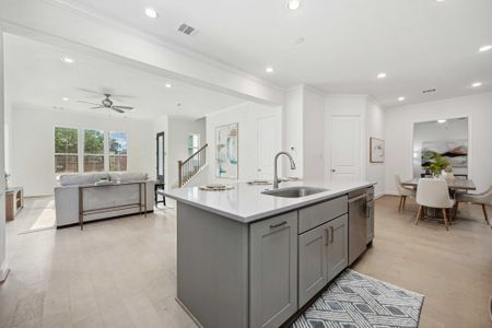 New construction Single-Family house 1307 Beachton St, Houston, TX 77007 - image 12