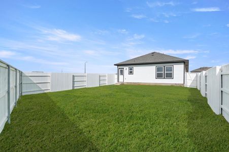 New construction Single-Family house 126 Daylily Dr, Elgin, TX 78621 plan Harvest Ridge 1468 - image 3