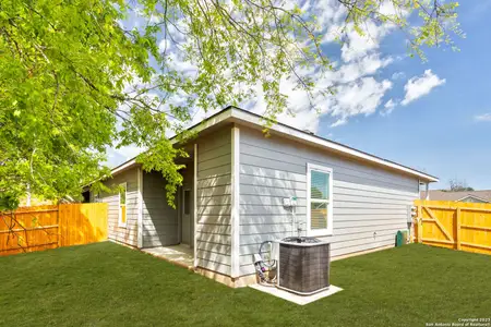 New construction Multi-Family house 609-611 Hudson St, Seguin, TX 78155 - image 2