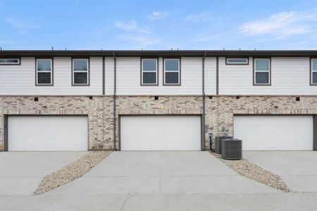New construction Townhouse house 226 Wagon Spoke, Unit 13, Fort Worth, TX 76120 - image
