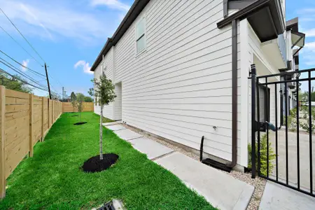 New construction Single-Family house 8672 Easthaven Blvd, Houston, TX 77075 - image