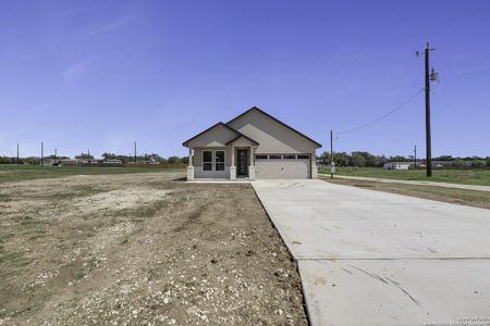 New construction Single-Family house 16118 Vaquero Dr, Atascosa, TX 78002 null- photo 0