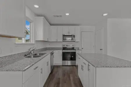 New construction Single-Family house 4072 Bermuda Ln, Seguin, TX 78155 plan Pierce - image 8