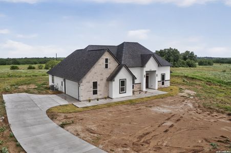 New construction Single-Family house 105 Hidden Path, Floresville, TX 78114 - image