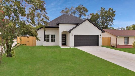 View of front of home featuring a garage and a front yard