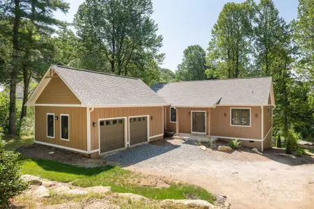 New construction Single-Family house 654 Hollybrook Dr, Flat Rock, NC 28731 - image
