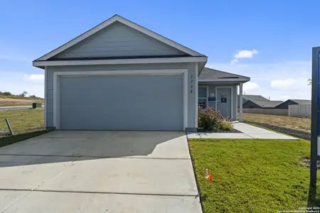 New construction Single-Family house 1732 Knoll Rdg, New Braunfels, TX 78130 - image
