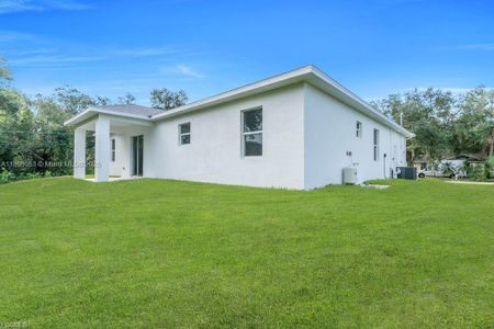 New construction Single-Family house 2003 E 14Th St, Lehigh Acres, FL 33972 - image