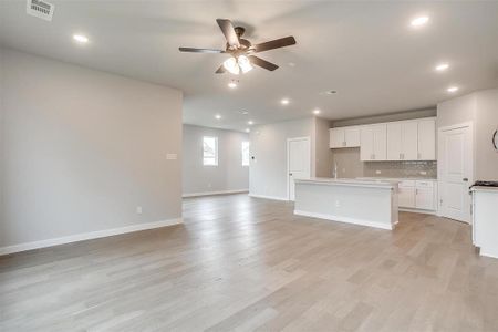 New construction Single-Family house 4532 Hogan'S Alley Dr, Arlington, TX 76001 Cedar- photo 24 24