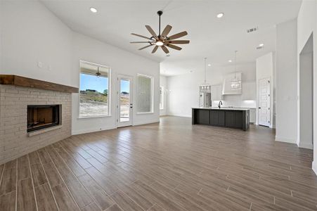 New construction Single-Family house 601 Drury Court, Springtown, TX 76082 - photo 7 7