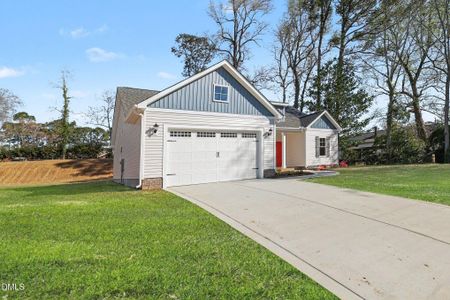 New construction Single-Family house 1707 Elizabeth Dr, Kinston, NC 28504 - image