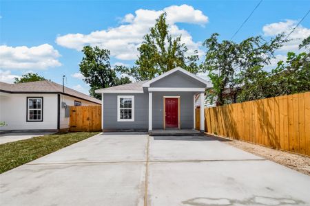 New construction Single-Family house 7412 S Hall St, Houston, TX 77028 - image