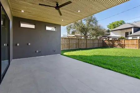 New construction Single-Family house 1226 Du Barry Ln, Houston, TX 77018 - image 3