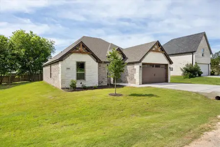 New construction Single-Family house 2209 Snake River Dr, Granbury, TX 76048 - image