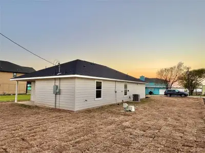 New construction Single-Family house 1105 W Bayshore Dr, Palacios, TX 77465 - image