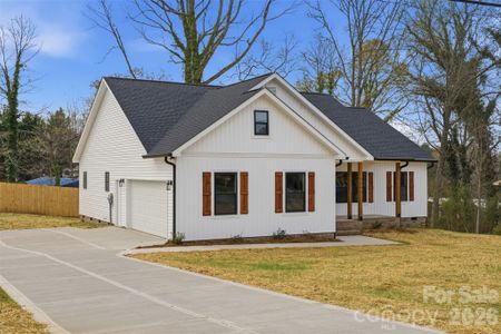 New construction Single-Family house 1949 Colonial Ln, Hickory, NC 28601 - image