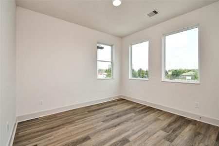 New construction Single-Family house 2104 Diagonal Ln, Houston, TX 77051 - image 16