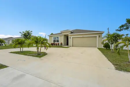 New construction Single-Family house 418 Nw Airoso Blvd, Port St. Lucie, FL 34983 - image