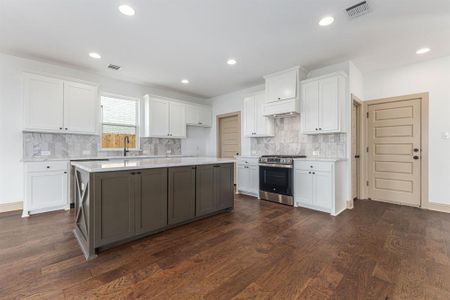 New construction Single-Family house 7636 Trailridge Dr, Fort Worth, TX 76179 - image 9