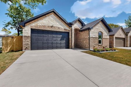 New construction Single-Family house 806 S Sherman St, Ennis, TX 75119 - image