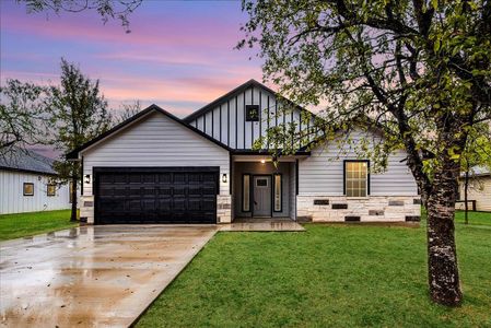 New construction Single-Family house 117 Waimalu Ct, Bastrop, TX 78602 - photo 0