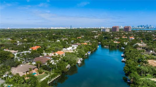 New construction Single-Family house 361 Los Pinos Pl, Coral Gables, FL 33143 null- photo 9 9