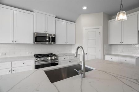 New construction Single-Family house 623 Kyle Dr, Tioga, TX 76271 - image 15