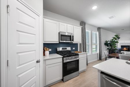 New construction Single-Family house 1808 Apache Cir, Cleburne, TX 76033 plan Hamilton - image 13
