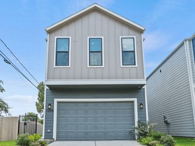 New construction Single-Family house 7208 Shadyvilla Ln, Houston, TX 77055 - image
