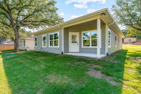 New construction Single-Family house 809 Branding Iron Trl, Granbury, TX 76049 - image