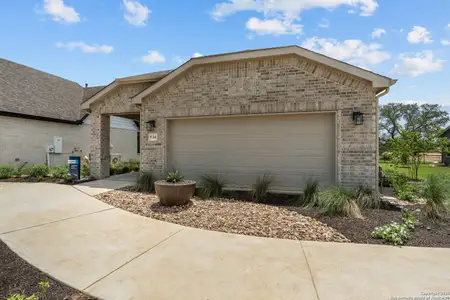 New construction Single-Family house 2085 Pinyon Dr, New Braunfels, TX 78132 plan Hallmark - image